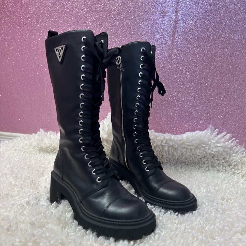 The Wishbone boots